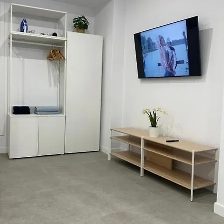 Hermoso Piso A 5 Minutos De La Estacion De Bus Y Tren Maria Zambrano Appartement *