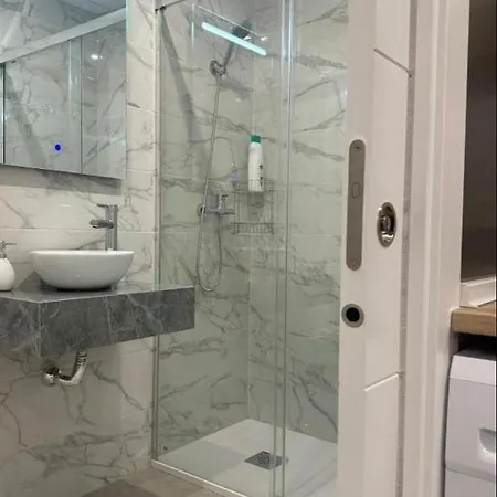 Apartment Hermoso Piso A 5 Minutos De La Estacion De Bus Y Tren Maria Zambrano *