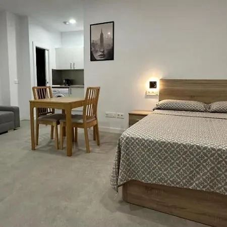 Hermoso Piso A 5 Minutos De La Estacion De Bus Y Tren Maria Zambrano Apartment *