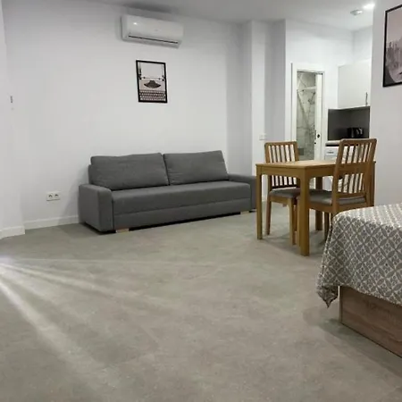 Apartment Hermoso Piso A 5 Minutos De La Estacion De Bus Y Tren Maria Zambrano *