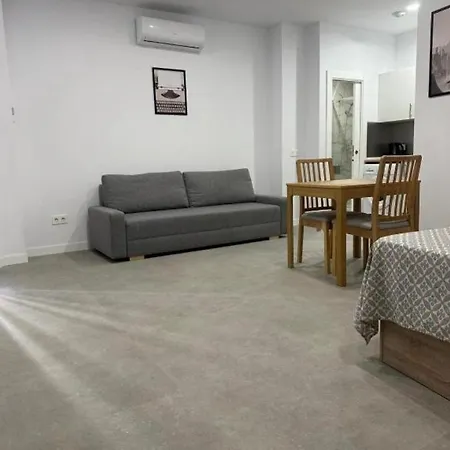 Hermoso Piso A 5 Minutos De La Estacion De Bus Y Tren Maria Zambrano Apartment *
