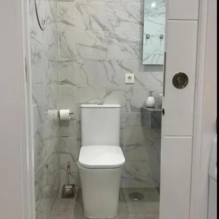 Hermoso Piso A 5 Minutos De La Estacion De Bus Y Tren Maria Zambrano * Malaga