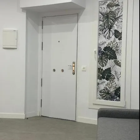 Hermoso Piso A 5 Minutos De La Estacion De Bus Y Tren Maria Zambrano * Malaga