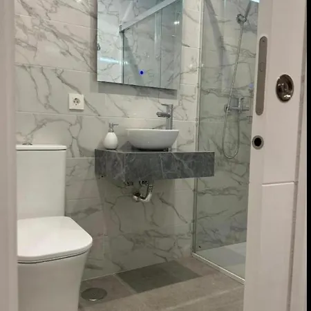 Hermoso Piso A 5 Minutos De La Estacion De Bus Y Tren Maria Zambrano Apartment