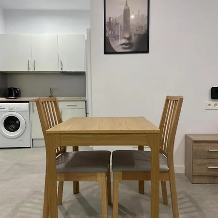 Apartment Hermoso Piso A 5 Minutos De La Estacion De Bus Y Tren Maria Zambrano *